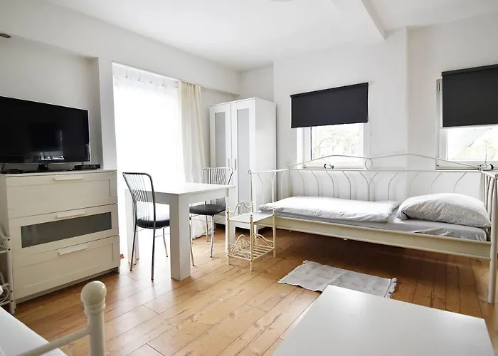 Work And Διαμέρισμα *